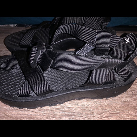 Vintage Men’s Black Teva Sandals with toe loop - Picture 10 of 11